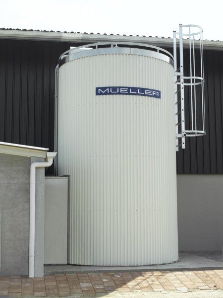 Silo milk cooling and -storage